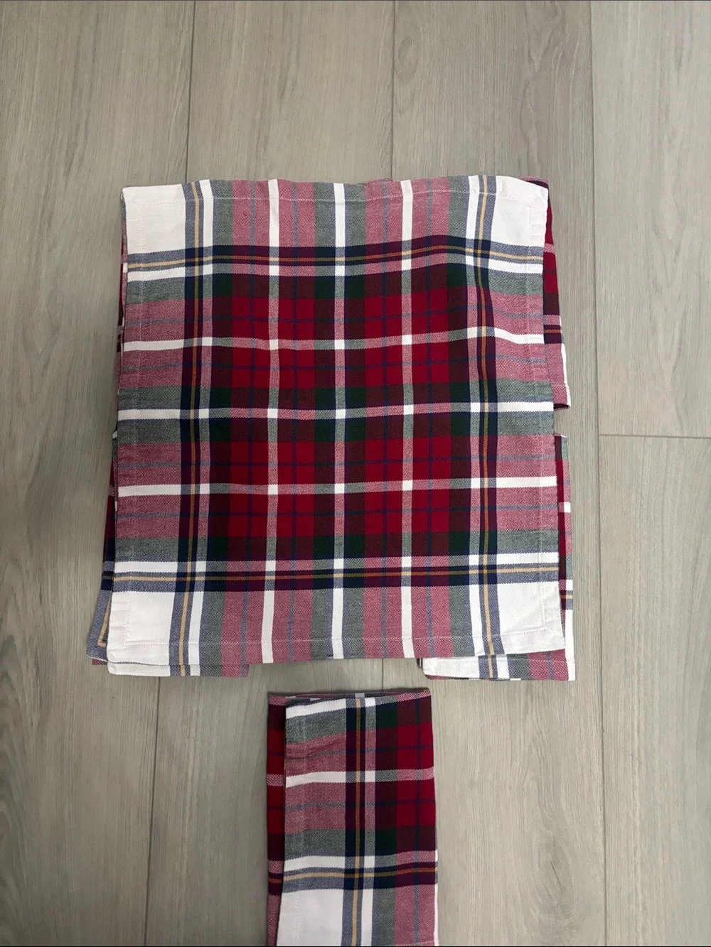 Williams Sonoma Classic Tartan Plaid Red Green Blue 100% Cotton Napkins 7 Italy